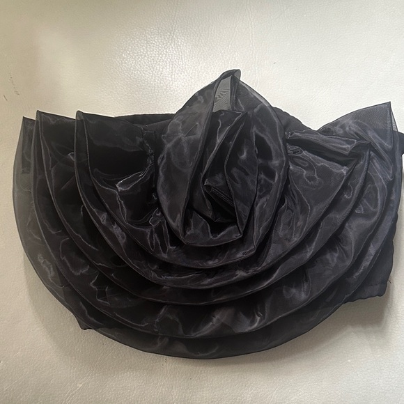 SHEIN Elegant Black Ruffled Crop Top - Picture 3 of 5